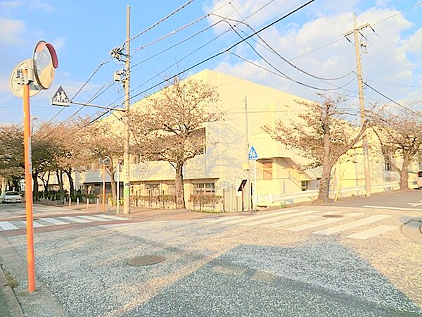 横浜市立南台小学校　約450ｍ