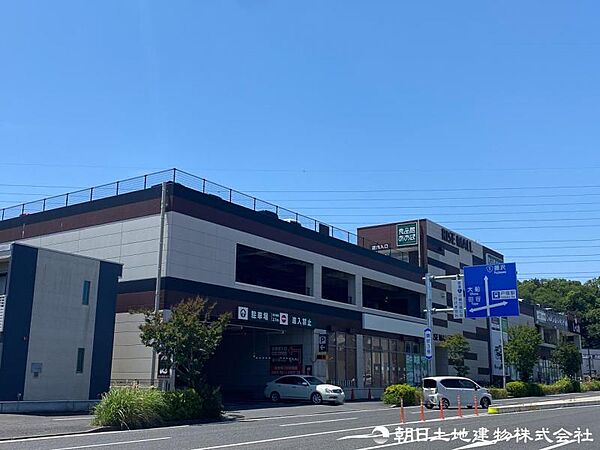 食品館あおば戸塚町店　約1000ｍ　ライズモール戸塚のなかにあるスーパーマーケット。お魚、お肉、お惣菜など豊富です
