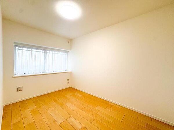 【居室】ナチュラルな木目と上品な色合いが魅力的な居住スペースは、住む人の心を自然とおだやかにします。