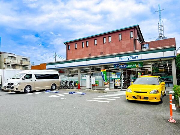 ファミリーマート 鎌倉二の鳥居店　約500ｍ