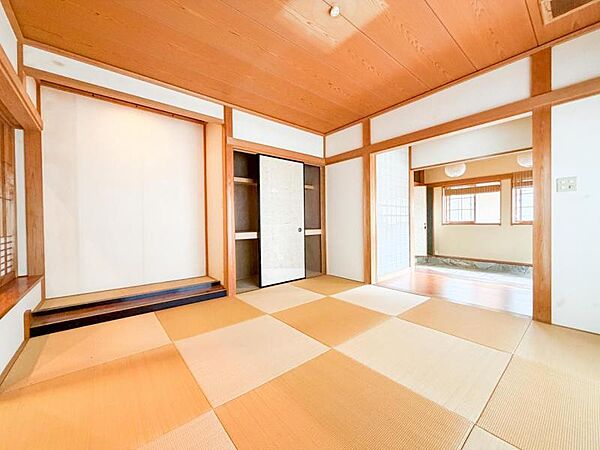 【和室】ゆっくり足を伸ばしたいとき、ほんの少しの休憩としても利用できます