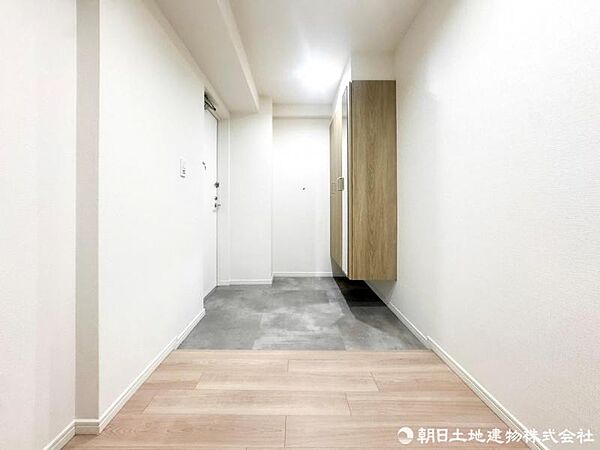 【玄関】家の中に入る時、最初に目に付く場所だからこだわりたい！明るい雰囲気の色目が、家族を楽しくします！