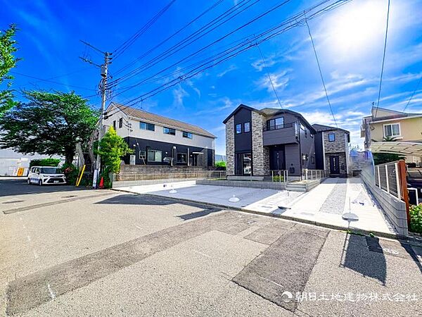 【前面道路】現地までのアプローチをしっかりとご説明させて頂きます。お車と徒歩のアプローチをご一緒しますので、なんなりとご質問下さい。