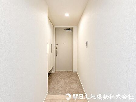 【玄関】開放感を演出する吹き抜け仕様♪住まいの第一印象を華やかに彩る素敵な空間!