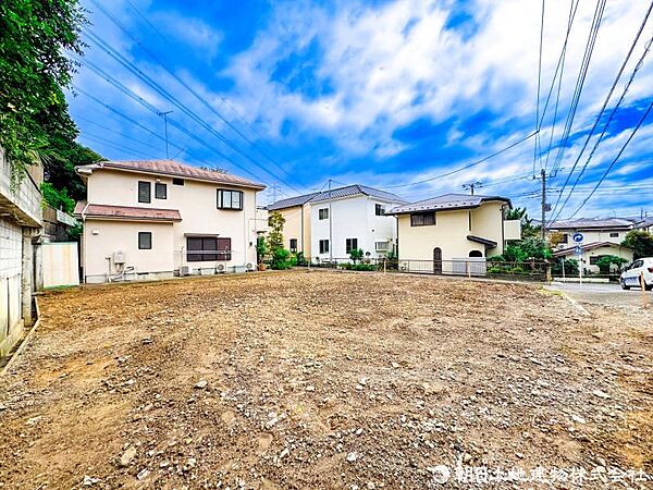 【外観】身近に緑を感じられる落ち着いた住環境♪自然の潤いと開放感に包まれ、のびのびと暮らせる立地です！