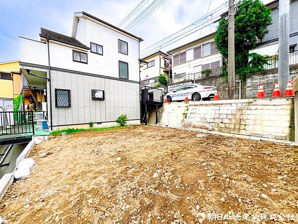 【外観】閑静な住宅地に馴染む落ち着いた色合いの贅沢な空間！！毎日のお散歩も快適な緑に恵まれたエリア！