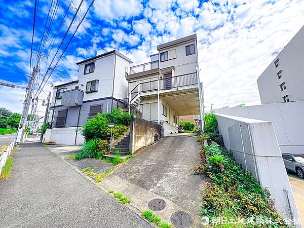 【外観】穏やかな時間が流れる住環境。家族と過ごす何気ない毎日を、心地よく包み込みます。