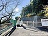 周辺：横浜市立平戸中学校　約1660ｍ　学校周辺は比較的落ち着いた環境で通学しやすい学校です