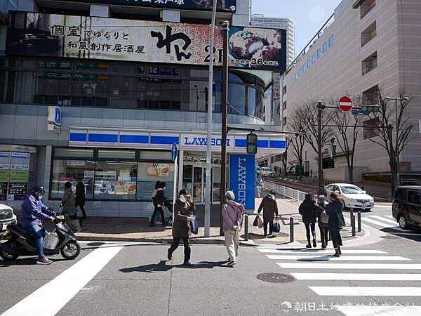 ローソン東戸塚駅前店　約350ｍ　24時間営業のコンビニ