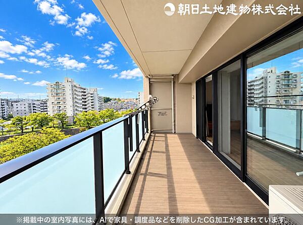 【バルコニー】奥行きのあるゆったりとしたバルコニー。開放感のある眺望とともに、心地よい時間をお過ごしいただけます。