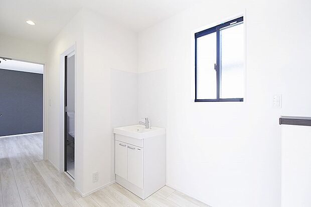 2階ホールにも洗面スペースを設けました。