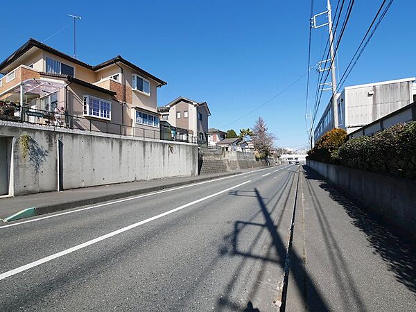 前面道路広いです