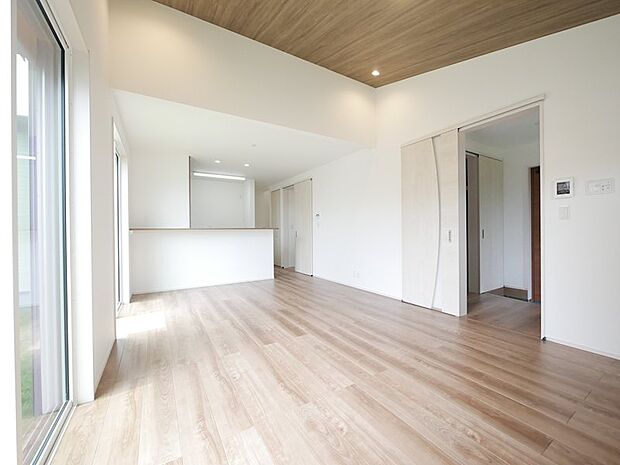 【LDK18帖】木目の綺麗な落ち着く空間です。