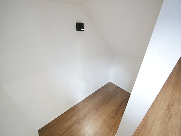 便利な階段下収納