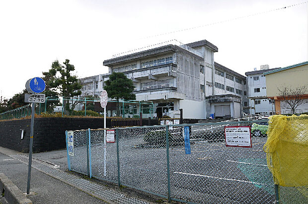 日立市立塙山小学校（663m）