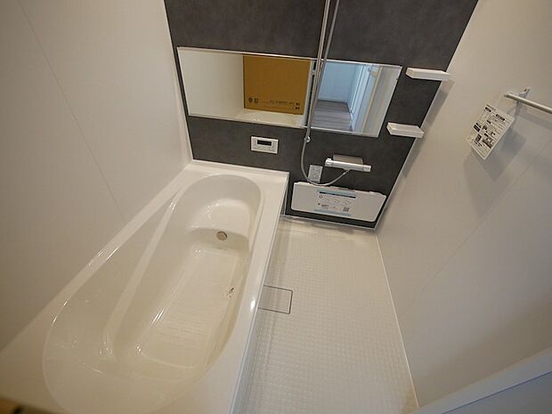 ゆったりとした浴槽なのでお子様と一緒に入浴しても問題なし！