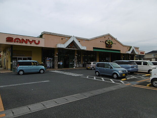 サンユーストアー 新手綱店(1864m)