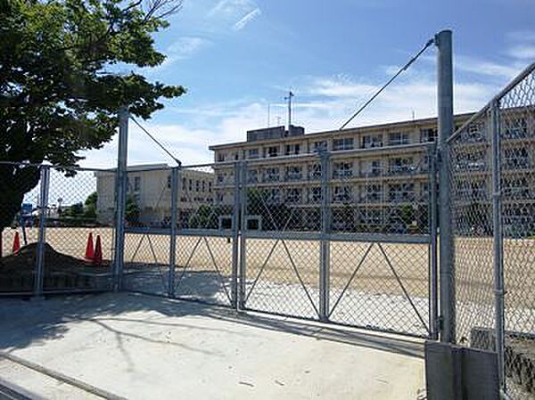 明石市立清水小学校　約2080ｍ