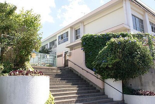 明石市立高丘西幼稚園 約660m