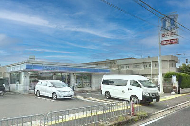 ローソン持子2丁目店 約690m