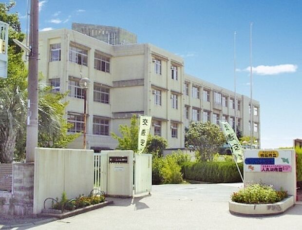 明石市立人丸小学校　約960ｍ