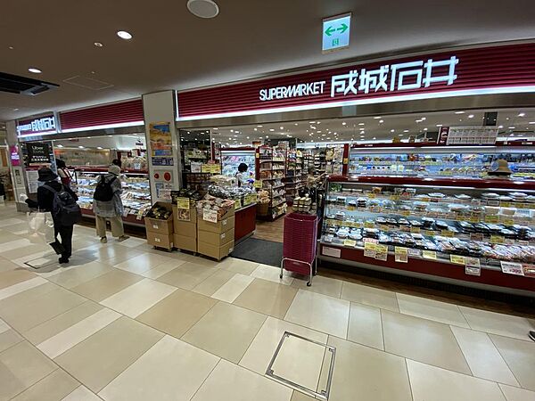 成城石井ピオレ明石店　徒歩3分（約210ｍ）