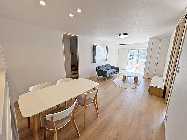 ■LDK■ハイサッシを利用しているので明るく開放的です♪