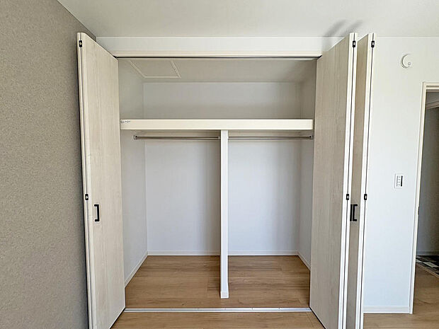■クローゼット■壁面いっぱいのクローゼット!