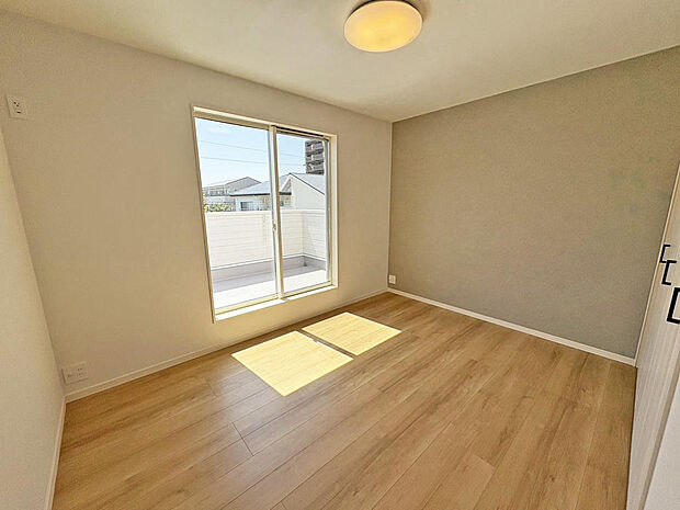 ■洋室■光が入り明るい主寝室!