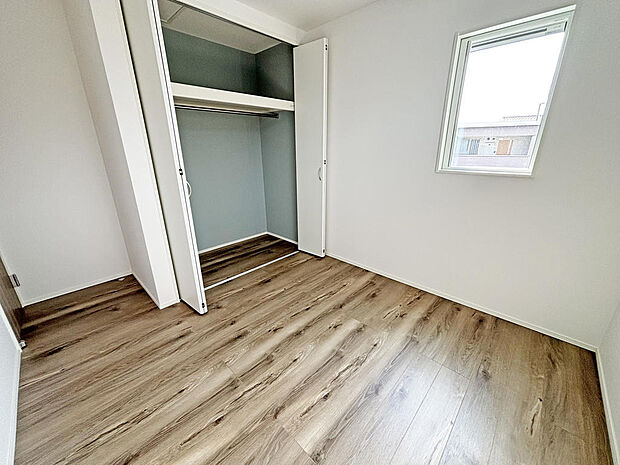 ■洋室■５帖。アクセントクロスがおしゃれな洋室♪