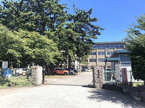 加古川市立浜の宮小学校　徒歩5分（約370ｍ）