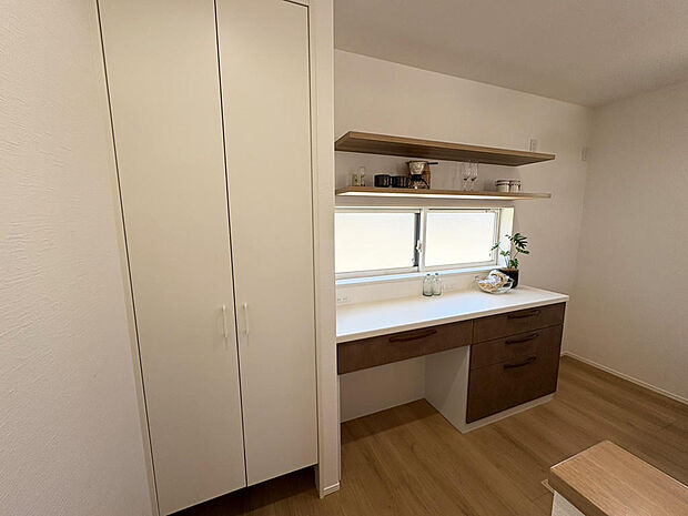 ■ランドリースペース■クローゼット・作業台・洗濯物干しスペースが１か所で完結◎