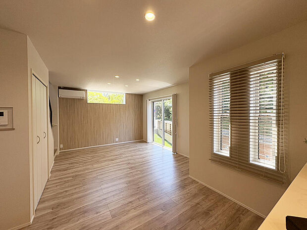 ■LDK■階段下には大きなクローゼットも設置!