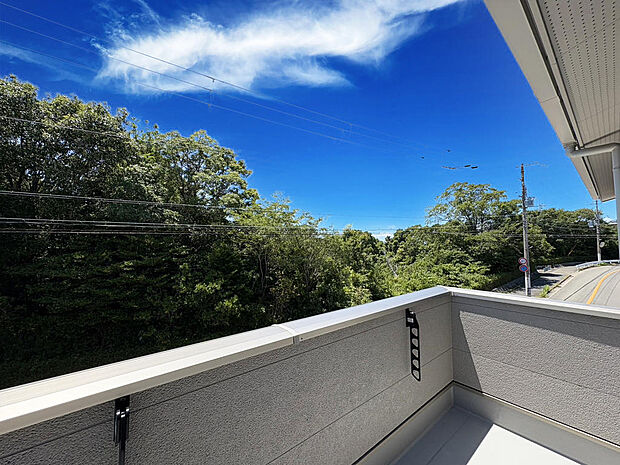 ■バルコニー■風通し良好なゆったりとしたバルコニー♪