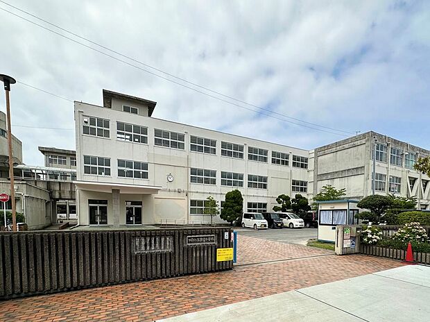 江井島小学校　約1160ｍ