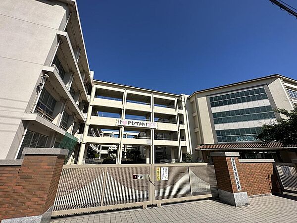 明石市立二見中学校　約1560ｍ