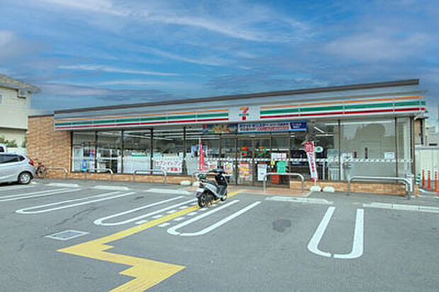 セブンイレブン王塚台1丁目店　約330ｍ