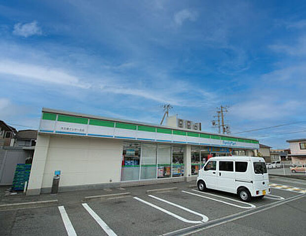 ファミリーマート大久保インター北 約240m