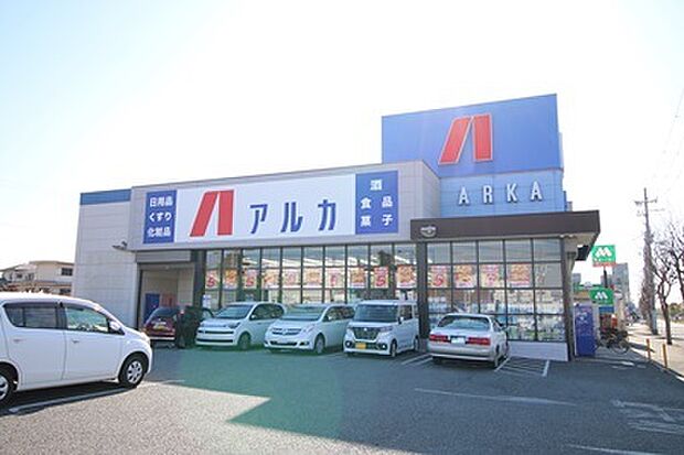 アルカドラッグ大久保店 約670m