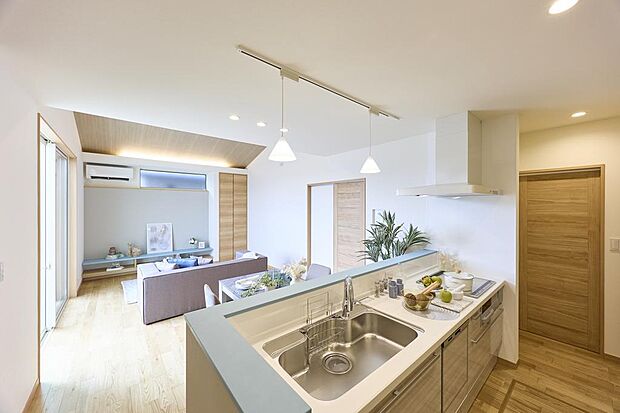 ■キッチン・ダイニング■お部屋全体を見渡せるキッチン!パントリー完備◎ 是非、お気軽にお問合せ下さい♪来店予約受付中!