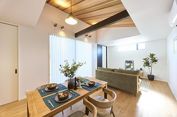 ■LDK■大開口の窓から差し込む光で陽当たり良好♪ 是非、お気軽にお問合せ下さい♪来店予約受付中!