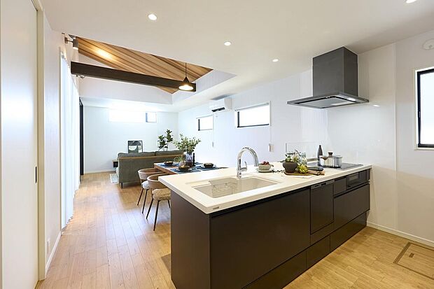 ■キッチン・ダイニング■お部屋全体を見渡せるキッチン! 是非、お気軽にお問合せ下さい♪来店予約受付中!