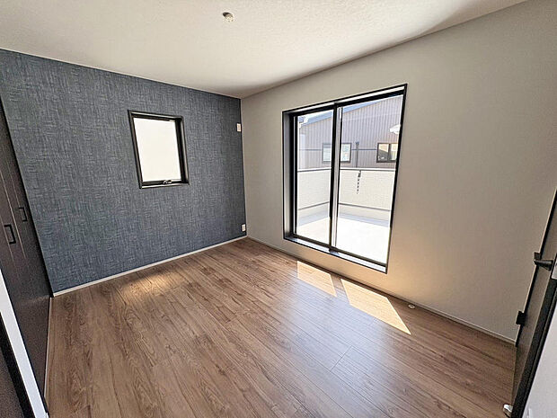 ■洋室■バルコニーから光が入る明るいお部屋!