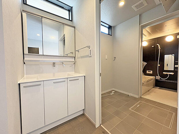 ■洗面室・脱衣室■ワイド洗面化粧台!独立型の脱衣室有り◎