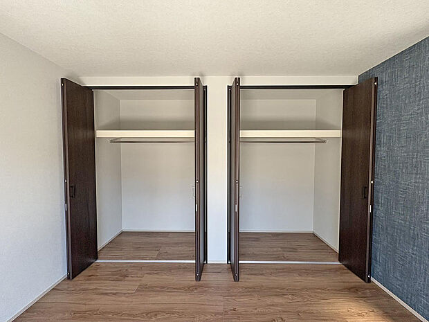 ■クローゼット■壁面いっぱいの収納スペース◎