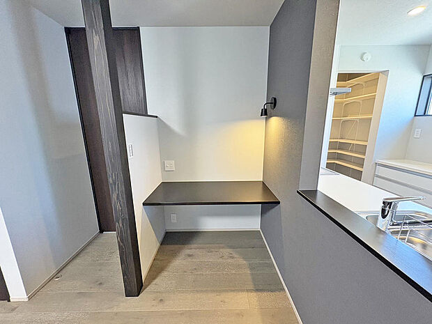 ■スタディコーナー■お子様の勉強スペースにも使いやすいカウンター!