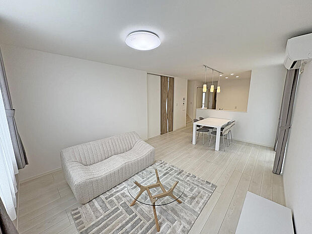 ■LDK■約18.4帖と広々としたLDK!ハイサッシで明るく開放的です!