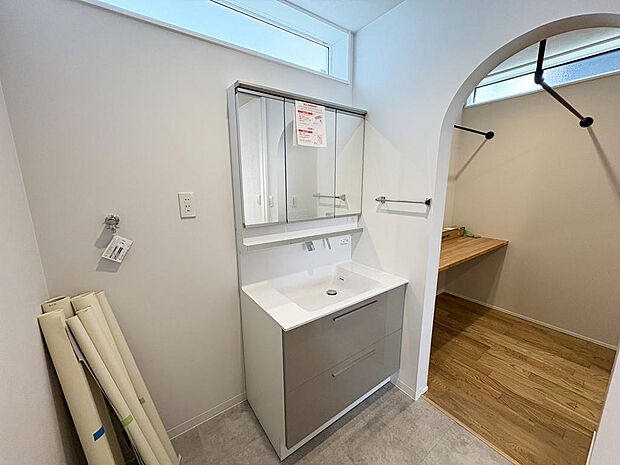 ■洗面脱衣室■浴室⇔洗面脱衣室⇔サンルームと便利な家事動線!