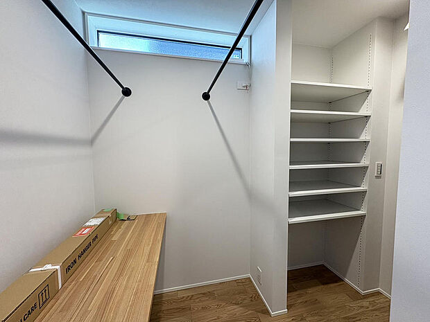 ■サンルーム■洗濯後すぐに干すことができ、作業台でアイロンがけ後そのままFCLへ収納可能です!