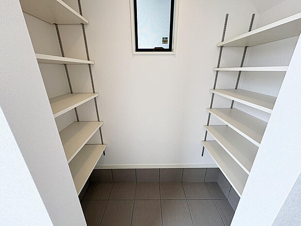 ■SCL■大容量のSCL!可動棚で収納もしやすいです♪